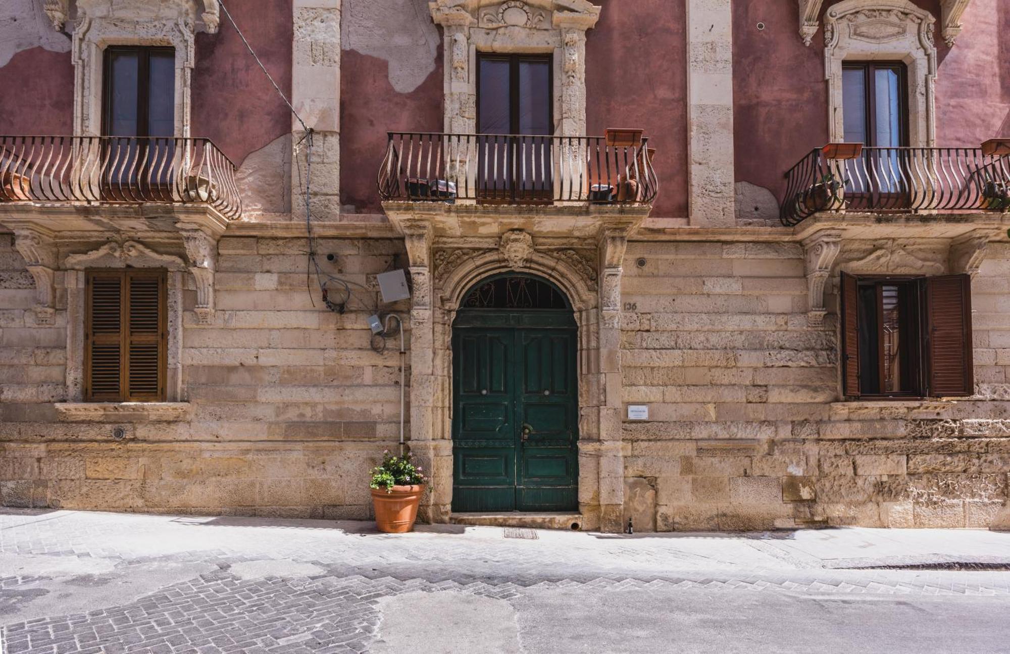 Palazzo Bozzanca Apartments By Wonderful Italy シラクーサ エクステリア 写真