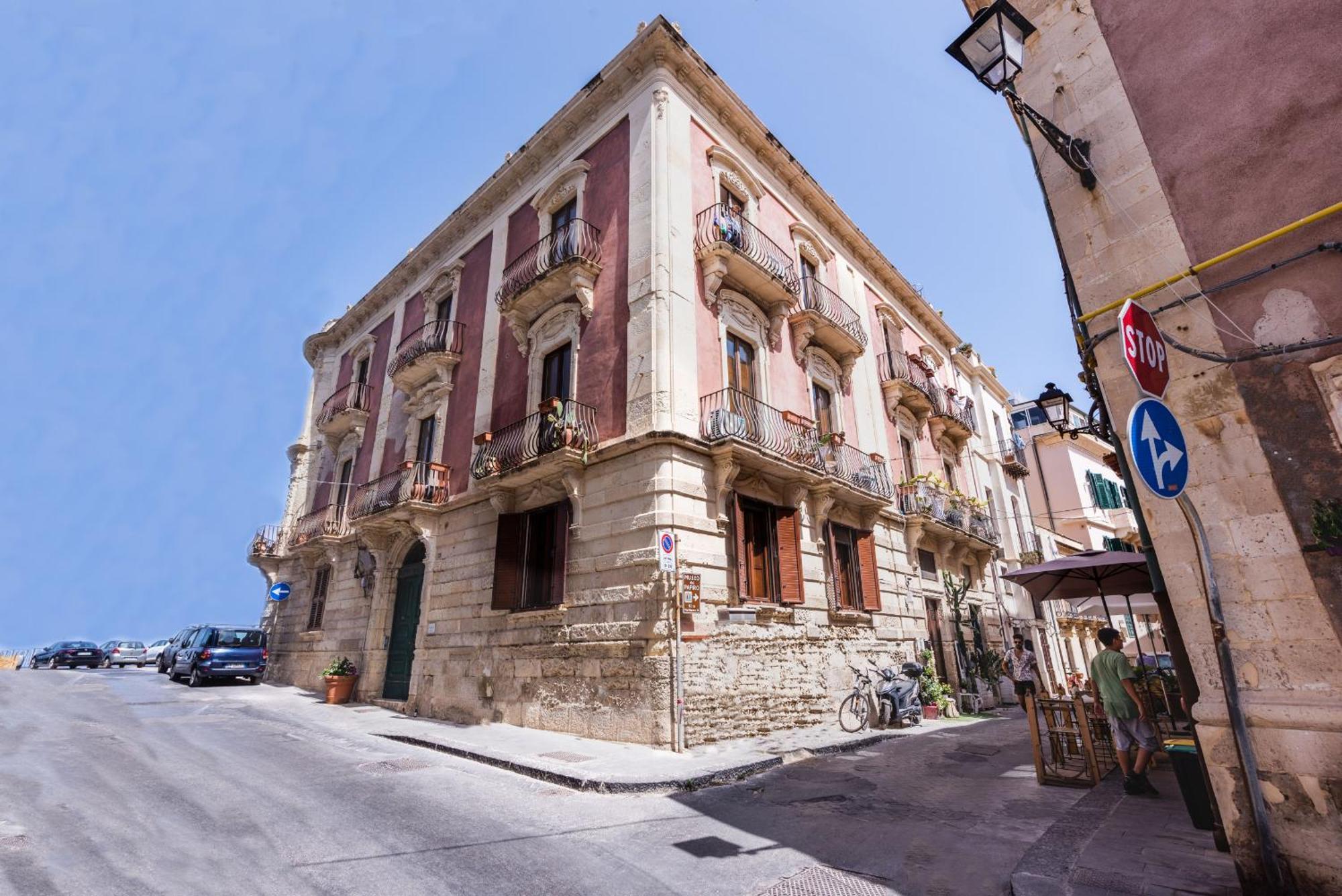 Palazzo Bozzanca Apartments By Wonderful Italy シラクーサ エクステリア 写真