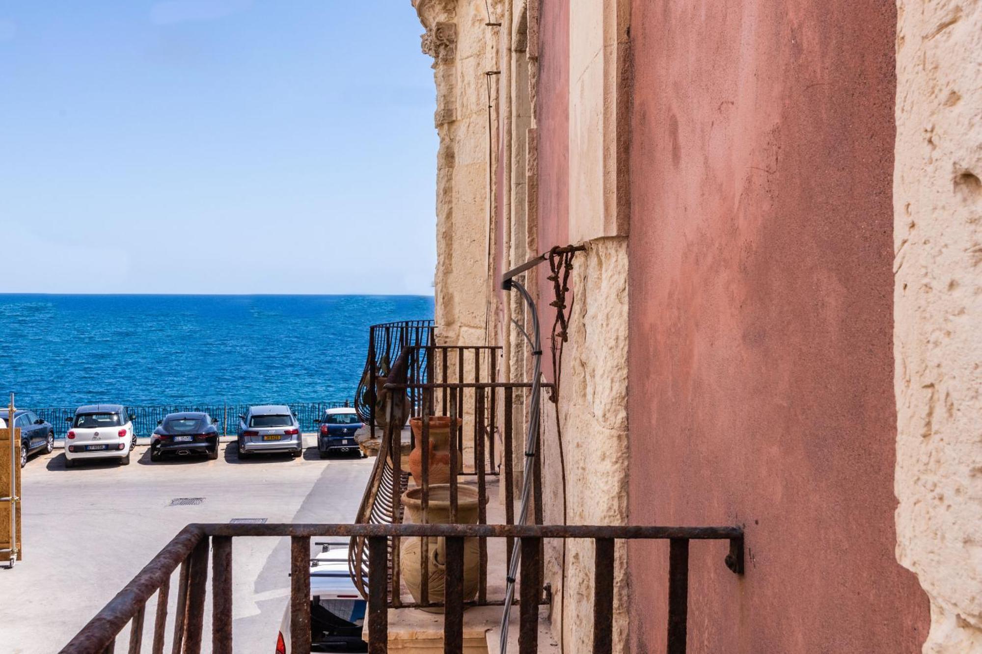 Palazzo Bozzanca Apartments By Wonderful Italy シラクーサ エクステリア 写真