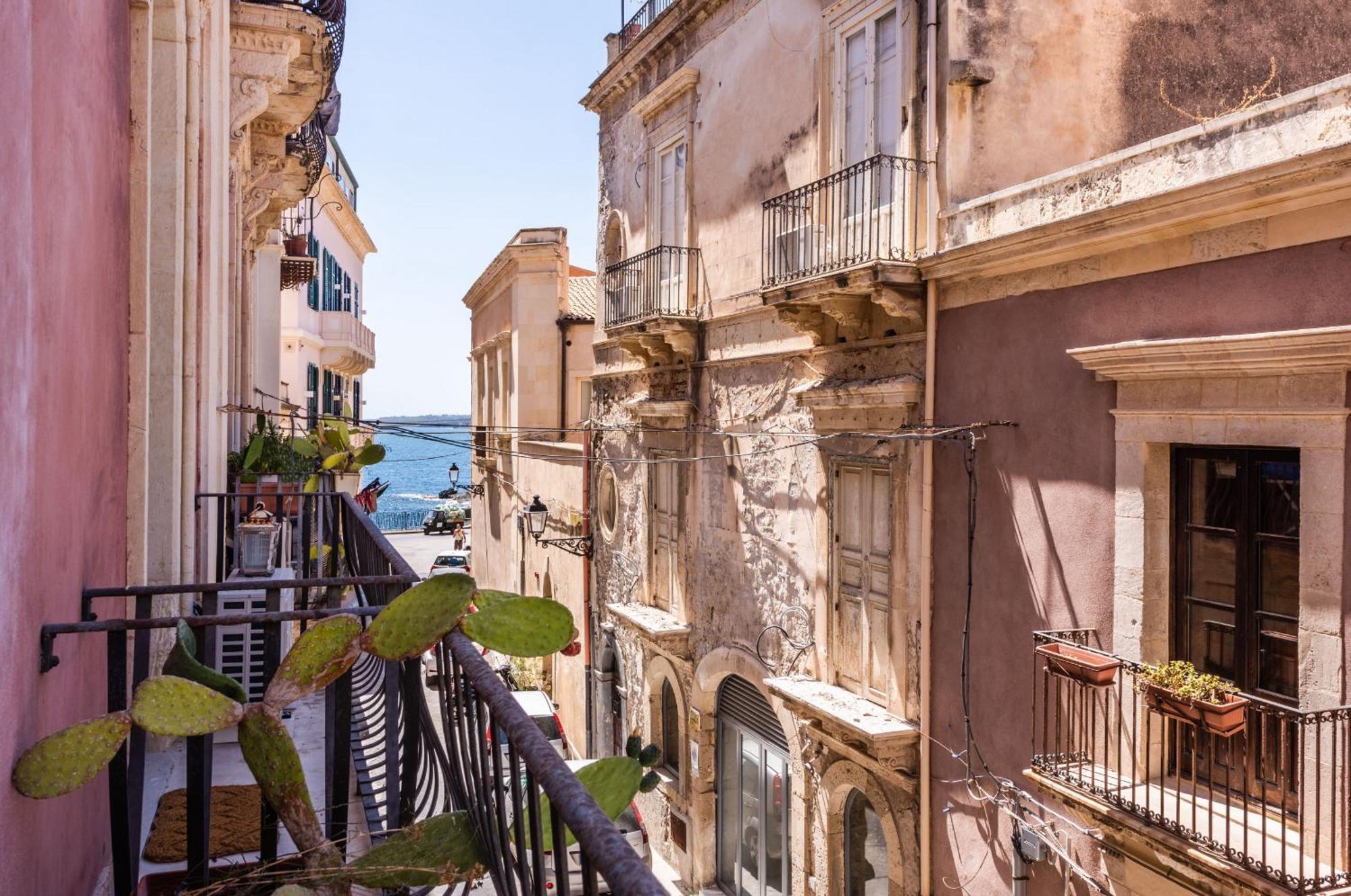 Palazzo Bozzanca Apartments By Wonderful Italy シラクーサ エクステリア 写真
